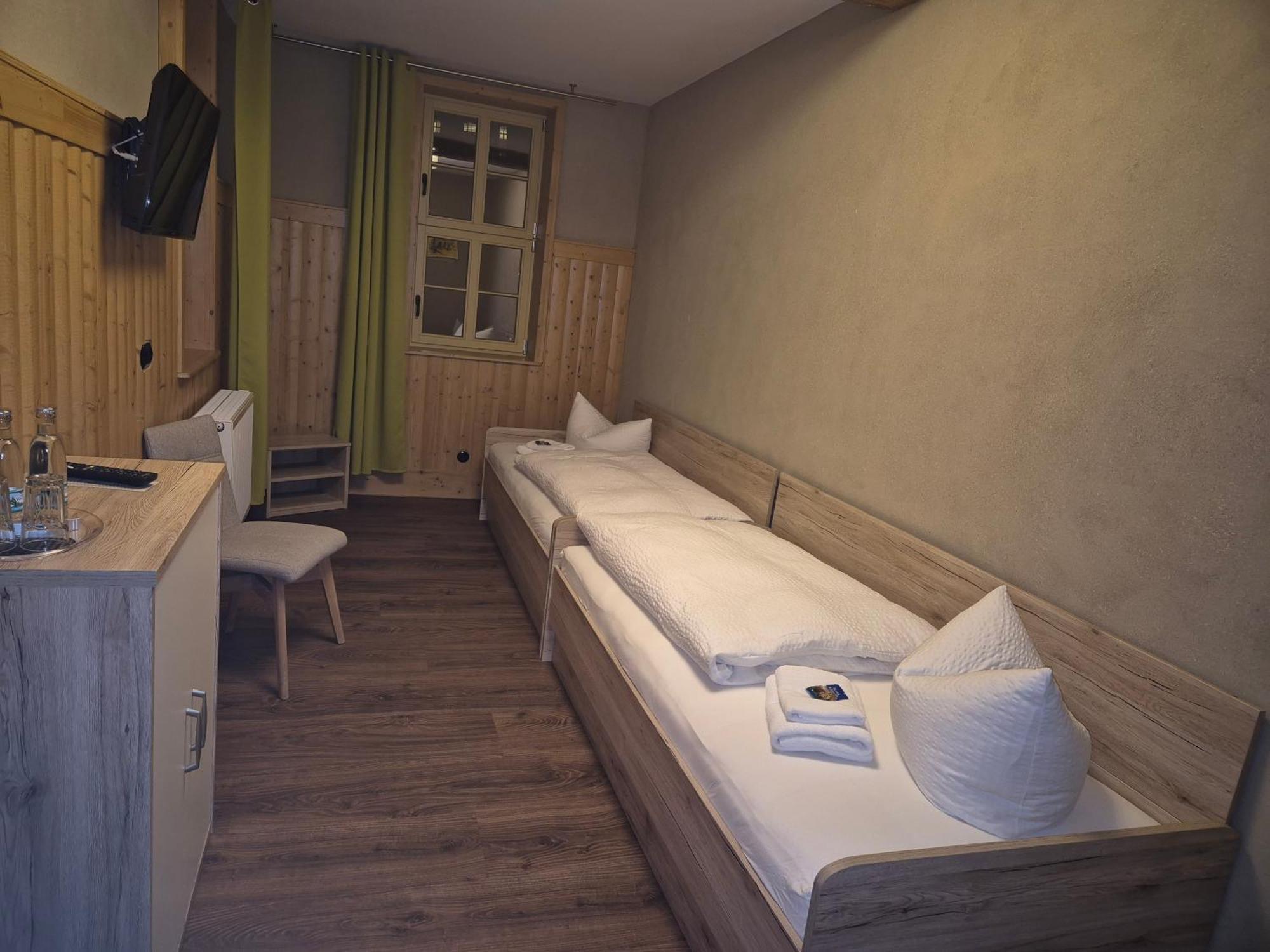 Teutsche Schule Hotel Schleusingen Exterior photo